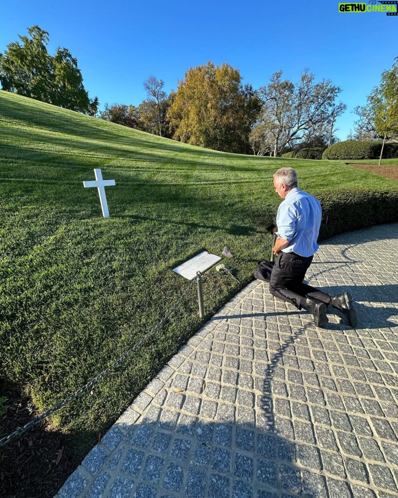 Cheryl Hines Instagram - Here's a collection of some images from our recent trip to DC. It was moving to visit the house where Bobby grew up - Hickory Hill and especially emotional visiting Bobby's father's and uncle's gravesites at the Arlington National Cemetery. Taking a moment to honor so many loved ones we've lost. 💙