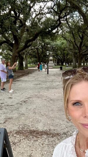 Cheryl Hines Instagram - South Carolina, you're beautiful! Just spent time traveling across SC, meeting extraordinary people. One important moment was meeting Pastor Manning at Emanuel AME  church in Charleston where the shooting took place in 2015. We spoke of loss, community and hope. A truly beautiful experience.  If you have the chance, go to South Carolina - meet amazing people, eat great food & see the lush landscape. 🩵. #southcarolina #america #beautiful