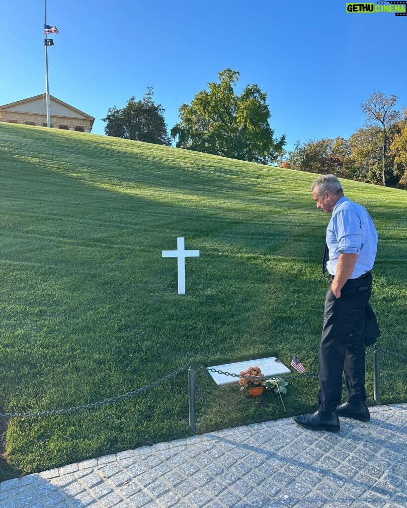 Cheryl Hines Instagram - Here's a collection of some images from our recent trip to DC. It was moving to visit the house where Bobby grew up - Hickory Hill and especially emotional visiting Bobby's father's and uncle's gravesites at the Arlington National Cemetery. Taking a moment to honor so many loved ones we've lost. 💙