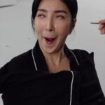Cheryl Yang Instagram - 當你的公司同事唱反調（忤逆）你時～ 教我該怎麼做？！🥹 #因為我值得 #這麼難說出口嗎 🤣 #不可能我用這樣漂亮的封面沒有人要看吧 😆