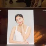 Cheryl Yang Instagram - 今年我的生活有了一個新身分，就是成為2024巴黎萊雅品牌肌膚代言人🌹 雖然有點不好意思(?)，這幾年有關保養這題～真的被問到連我自己都還挺滿意的！ 早期我皮膚超級多的狀況，閉鎖性粉刺、角質層厚、粗糙、容易曬黑、膚色暗沉通通都有，每天都在少女的祈禱不要再長痘🥺後來為了更有自信與人面對面、四目相交，我下定決心要把皮膚這事好好搞定！ 清潔是第一步，把粉刺清乾淨，去掉老廢角質，這樣才能在後續好好吸收最適合膚質的保養品、保濕及緊緻是我保養的兩大重點！基本上有這兩功能的我都愛～ 其實保養就好像我們知道要挑漂亮的衣服穿，挑美味的食物吃，潛意識裡我們是在愛自己，因為知道唯有夠認真以待，生活才會更美更好😍 何其幸運！謝謝L’Oreal Paris巴黎萊雅愛我～從年輕時到現在都愛用的保養品，推薦給大家，後面還有更多有關保養的分享～希望你們喜歡😘 @lorealparis #因為我值得
