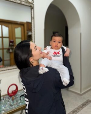 Cheyanne Buys Instagram - Fight night! We know who we’re cheering for 🫶🏼
#UFCvegas85