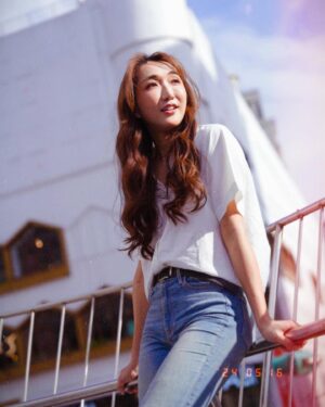 Chia-Chen Hsieh Instagram - -
「今天的你，有比昨天更好嗎？」

每個人都有自己時區、自己的步調
在羨慕別人的同時
一定也有羨慕你特質的人

今天看到最喜歡的一句話
🔺《每天進步一點點，十年後讓人追不上。》

即使前進的很慢
但堅持每天向上一點點
時間一長，也會是意想不到的高度！

保持愉悅的心情、不要停止學習
那種改變，自己可能察覺不到
但散發出來的，是騙不了人的☺️

📷 @amy_vul3aup3 

#positive #mood #like #photography #photooftheday #photo #photogram #progress