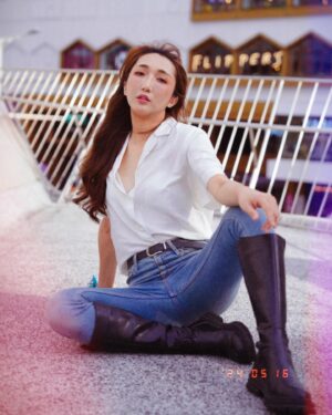 Chia-Chen Hsieh Instagram - -
「今天的你，有比昨天更好嗎？」

每個人都有自己時區、自己的步調
在羨慕別人的同時
一定也有羨慕你特質的人

今天看到最喜歡的一句話
🔺《每天進步一點點，十年後讓人追不上。》

即使前進的很慢
但堅持每天向上一點點
時間一長，也會是意想不到的高度！

保持愉悅的心情、不要停止學習
那種改變，自己可能察覺不到
但散發出來的，是騙不了人的☺️

📷 @amy_vul3aup3 

#positive #mood #like #photography #photooftheday #photo #photogram #progress