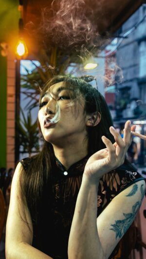 Chia-Chen Hsieh Instagram - 我容易嗎我🥲🥲🥲

⚠️可以接受另一半抽煙嗎？

#pohoto #photography #photoeveryday #photooftheday #sony #35mm #35mmfilm #actor #actorslife #model #modeling #fyp 

📷 @ansonli0810 
👗 @7pears_qipao 
📍 @bokey.bokey