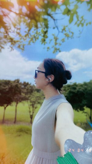 Chia-Chen Hsieh Instagram - 及時行 LOVE 💕 

過去困擾你的紛擾
仔細回想，其實都不重要
與其掙扎般的辯解
不如好好的向身邊愛你的人
表達感謝🙏

生死面前，無大事。

⚠️如果向一個人表達愛與感謝，你會？