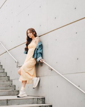 Chia-Chen Hsieh Instagram - -
@taotzuchang 道慈老師眼裡的我。

「原來，我也可以成為…」

每次跟 @imokahhhh 頻道拍攝🎬
道慈老師總是有辦法在我瘋癲的過程
抓到那麼一絲靜謐的瞬間…

大家真的要收看當天的拍攝花絮
先追蹤訂閱起來🔥
連我都超期待上片的日子了😍

📍偷偷測試是否為頻道老觀眾
⚠️請問：「Miya在頻道首度以什麼動物出道？」

#imok #photo #photooftheday #photography #youtube #fyp #model #actor #actorslife
