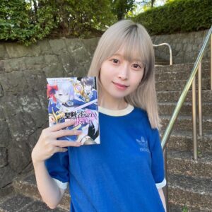 Chiai Fujikawa Instagram - 嬉しいお知らせ📢

2023年10月スタートのTVアニメ『聖剣学院の魔剣使い』のオープニング主題歌を担当させて頂く事になりました。

「1000年愛」という曲です🎧

1000年の眠りから覚めた主人公に運命を感じながら制作させていただきました、アニメの放送を楽しみにお待ちください。

先に発表されていますが、盾の勇者の成り上がりseason3のEDテーマと合わせて、2023年10月同クールで2つのアニメのテーマソングを歌わせて頂きます。ありがたや。

これも、いつも応援してくれる皆んなのお陰じゃ😭
ほんまにありがとう。

9月24日(日)Spotify O-EASTでのライブ〔チケット抽選受付は今夜！23:59まで🌝ハイライトにURLあるよ〕も
よろしゅう！🎸