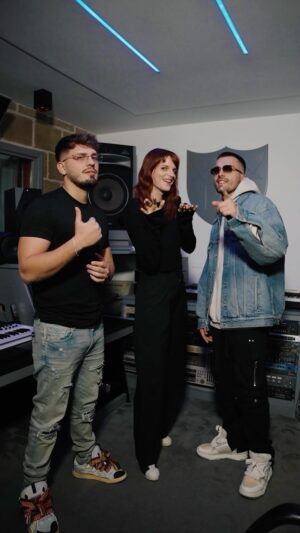 Chiara Galiazzo Instagram - ISTANTI 🩵 @chiara_galiazzo 
Fuori il 5/1
