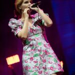 Chiara Galiazzo Instagram - L’ altra sera io e @animalestanco siamo riusciti a cantare insieme finalmente ⭐️✨ Nell’ ultima foto é visibile la Magia creata sul palco 😂✨ . . . 📸 @andreaguliphoto