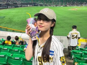 Chihiro Kawakami Instagram - 🏟️

福岡みずほPayPay Domeへ遠征してきました

🦅ソフトバンク - 阪神🐯

まけほー悔しかった！！
でもドームの雰囲気だったり
グルメ、グッズはめっちゃ楽しめました⚾️✨

バリカタ君と写真撮れたので満足🐷笑
似たようなサングラスしててよかった🕶️

明日はとらほーしますように！！！

#福岡みずほPayPayドーム
#paypayドーム #ソフトバンクホークス 
#阪神タイガース #TORACO
#家族で遠征 #最高