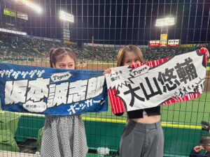 Chihiro Kawakami Instagram - 🏟️

まいてぃーと元マネージャーさんと
セ・パ交流戦 「 阪神 - 日ハム 」 観戦しました🐯🦊

まけほーでしたが、メンバー表交換の時の新庄監督の粋なパフォーマンスや普段はあまり聞けない応援歌、交流戦限定のグルメなどがあって交流戦の楽しさが詰まっていました☺️

席が神席すぎて新鮮でそれも含めて楽しかったです！！笑

明日は気持ちいいとらほー！が見れますように😎🫶🏻

#甲子園グルメ大使 #阪神タイガース #日本ハムファイターズ 
サトテル×森下のアイブラック兄弟肉盛り弁当
#美味しかったです #お肉いっぱいやった
#交流戦限定グルメを購入すると
#クリアファイルもらえます ♡
#甲子園球場 #たのしすぎた