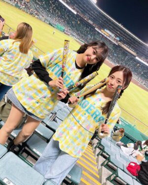 Chihiro Kawakami Instagram - 🐯🏟️

れなたんに誘ってもらって
TORACODAY 現地観戦できました！

久しぶりのライトスタンドで
声出して応援して楽しかった🌼

#満喫できて幸せ
#甲子園グルメ大使 #ご飯もりもり食べました
#今日食べたのは
"岩貞のストロベリーバナナチョコクレープ"
"あっさり！梅ちゃんの100点満天丼"☝🏻
#どちらもおすすめ