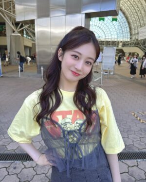 Chihiro Kawakami Instagram - 🌟

明日５月４日は
「スター・ウォーズの日」

STAR WARS Tシャツが可愛くてお気に入りです🪐

" May the Forth be with you. "

#スターウォーズの日 #大阪コミコン2024
#大阪コミコンでは #5月4日に合わせて
#54種類のスターウォーズTシャツが販売中です
#圧巻 でした　#ご来場の際はぜひ確認してください 🌟