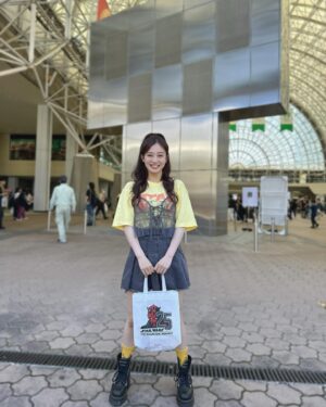 Chihiro Kawakami Instagram - 🌟

明日５月４日は
「スター・ウォーズの日」

STAR WARS Tシャツが可愛くてお気に入りです🪐

" May the Forth be with you. "

#スターウォーズの日 #大阪コミコン2024
#大阪コミコンでは #5月4日に合わせて
#54種類のスターウォーズTシャツが販売中です
#圧巻 でした　#ご来場の際はぜひ確認してください 🌟