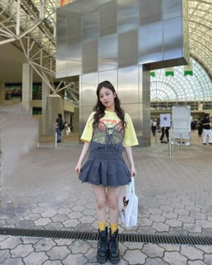 Chihiro Kawakami Instagram - 🌟

明日５月４日は
「スター・ウォーズの日」

STAR WARS Tシャツが可愛くてお気に入りです🪐

" May the Forth be with you. "

#スターウォーズの日 #大阪コミコン2024
#大阪コミコンでは #5月4日に合わせて
#54種類のスターウォーズTシャツが販売中です
#圧巻 でした　#ご来場の際はぜひ確認してください 🌟