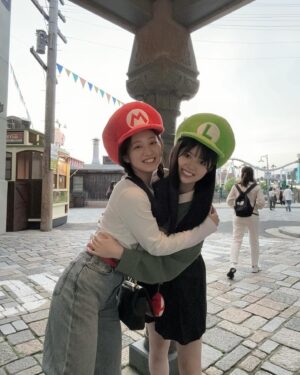 Chihiro Kawakami Instagram - ❤️💚

まこちとユニバ行ってきた〜！

マリオ&ルイージ意識で行ったけど
ニンテンドーワールド抽選でハズレて中入れなかったよーん

でも、ただただ楽しかった❤️💚✨

#また行こうね #まこちっひー 
#ユニバーサルスタジオジャパン #ユニバ 

#universalstudiosjapan 
#nitendo #マリオ #ルイージ