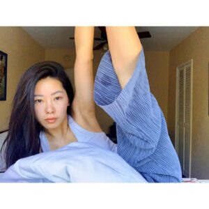Chikako Fukuyama Instagram - おはよう。Had an amazing walk to the kitchen and then back to my bed.
#saturday #sameosameo #messayhairdontcare