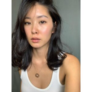 Chikako Fukuyama Instagram - I love my new hair 😍 thank you @endymaniq 
セルフィ失礼します。伸ばしていた髪の毛を10cmほど切ったよ！アクシデントで焼けてしまった肌にも合う気がする♡😋 どうでしょう？
.
#newhair #semilong #イメチェン #黒髪ミディアム