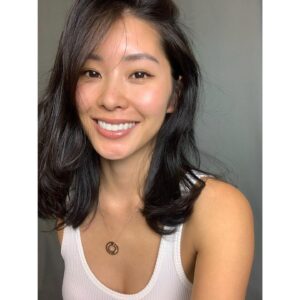 Chikako Fukuyama Instagram - I love my new hair 😍 thank you @endymaniq 
セルフィ失礼します。伸ばしていた髪の毛を10cmほど切ったよ！アクシデントで焼けてしまった肌にも合う気がする♡😋 どうでしょう？
.
#newhair #semilong #イメチェン #黒髪ミディアム