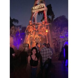 Chikako Fukuyama Instagram - @knottsscaryfarm いったことある？
私は心臓ばくばくでした🎃👻
Half fun and half hate 😭

#knottsberryfarm #nuttsberryfarm #ナッツベリーファーム #リボルブ