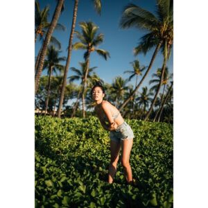 Chikako Fukuyama Instagram - @naniwelchkeliihoomalu with the shots 🌴🌴
.
#bigisland #asiansquat #feelaloha #彼女の写真がすき