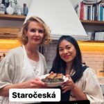 Chila Ta Thuy Instagram - S @vintagekitchen.cz vám přinášíme lék na vánoční chaos: staročeskou valašskou ščedračku s moderním twistem. Uvařte si jí taky, nebo alespoň sledujte @vintagekitchen.cz, která je odbornicí na staročeské recepty. A kouzelnou bytostí k tomu. ❤️ #spetkachili #vintagekitchen #valasska #scedracka