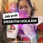 Chila Ta Thuy Instagram - Když vypere dresy hráček amerického fotbalu na 30°C, pak už vypere všechno. 😀 Ariel prací gel do každé domácnosti! Doplnit do copy: Až 75% úspora energie je při srovnání průměrné spotřeby při snížení teploty praní z 60 na 30 stupňů a z 90 na 45 min. K dostání v drogeriích DM. 😎 #ariel #arielgel #arielmadetosave #madetosave #vyrobenoprousporu #prejdinastudenou #spetkachili #pragueharpies #americkyfotbal #placenaspoluprace