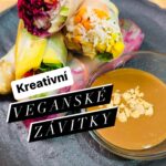 Chila Ta Thuy Instagram - Veggie Challenge pokračuje a ve spolupráci s @gardengourmetcz vám přinášíme recept na veganské závitky, co nechutnají jako jidlo pro králíky. Obzvlášť když to není jenom hromada syrový zeleniny zabalená v rýžovým papíře. Pak stačí už trocha koření, čerstvých bylinek a zbytek je na vaší představivosti. 😊 Kdo mě sledujete, tak víte, že k vege stravě mám hodně blízko. Baví mě v něčem víc než masová, protože skutečně poznáte, jak neskutečný věci dokážete vykouzlit se zeleninou. Navíc pan a paní Ta jsou vegetariány už přes 10 let z etických důvodů. Veganské alternativy od Garden Gourmet jsem si fakt oblíbila, chutnají fakt skvěle a mají vysoký obsah bílkovin i vlákniny (většina produktů má hodnocení A nebo B z hlediska nutričního skóre). Obzvlášť jejich veganský “tuňák” mě totálně vystřelil z ponožek, protože takovouhle věrnou a dobrou alternativu jsem nikdy neměla. To neříkám, protože sponzorují tohle video, ale protože jsem výrobky na vlastní jazyk otestovala…. a pak s nimi uzavřela spolupráci. 😀 Ostatně jako vždycky. Však mě znáte, friends. Někdo masové alternativy zavrhuje, upřímně v tom nevidím žádný problém, obzvlášť když jsou kvalitní. Přece jen pokrmu přidají extra texturu a chuť, kterou v klasických jídlech zastupuje maso. Pan a paní Ta na ně nedají dopustit. 😊 Poznámka: Garden Gourmet plátek je vegetarianský, ostatní přísady jsou vegan. Omlouvám se za chybku ve voiceoveru. #gardengourmet #veggiechallenge #spetkachili #veganrecepty #placenaspoluprace