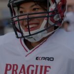 Chila Ta Thuy Instagram - Tady je malý střípek z našeho tréninku s @praguelions a zároveň ukázka toho, co dělám, když na sobě nemám zástěru. 😀 Letos fotbal kvůli tanci musím fotbal pověsit na hřebík, tak byl tenhle trénink moje jediné a největší fotbalové potěšení letos. 😌 Tuhle nedeli mají kluci první zapas v Evropské lize, vezmete kámoše nebo babičku a zažijte si tenhle krásnej sport na vlastní oči. 26. 5. ve 14:30 na FK Viktoria Žižkov 😎