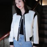 Chin-Lan Chang Instagram - - 「凡事發生必有助於我，我的心態就是我的風水。」 凡事都講求念頭 念頭衍生話語跟行為 入職場15年 多做的人永遠獲得最多✨ #能量不滅定律 styling/ @aliceandolivia bag/ @chanelofficial
