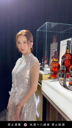 Chin-Lan Chang Instagram - 🥃✨🤭👀🪩
平常不做事，一做就幹大的
平常不喝酒，一喝就喝烈的