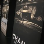 Chin-Lan Chang Instagram - @chanelofficial 開心跟 @catherinemien 一起忙裡偷閒🤤 懂精品的人帶看就是不一樣呢✨ Chanel每件衣服的鈕扣都不一樣 還有自己的鈕扣工廠😍 從荷葉邊到現在的風格 都有女性的溫柔也有中性的獨特 品牌色也是我最喜歡的黑白米🖤🤍🤎 好喜歡帥美路線😚 看完好想剪超短髮（咦？