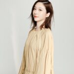 Chin-Lan Chang Instagram - - 現在頭髮到了一個尷尬期 真的不知道要剪短還是留長 給我意見～