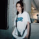 Chin-Lan Chang Instagram - - 我就是個每天都會把自己搞到很忙的女子💙 有時間就想要自己搞懂所有事情 想要盡可能的了解跟學習 想要追求卓越 我真的完全不羨慕那種很悠哉的人 也不在乎別人炫耀自己吃了什麼去了哪裡 看到別人說自己賺多少生活多棒也完全不羨慕 如果要說嚮往跟想學習的對象 應該是那些在自己宇宙中把自己活很好的人 把自己活好是一種能力 （是活很好 不是過很爽 這兩個有差） 我有我熱愛的人事物 我有我的節奏 我專心在我的節奏裡 過著我熱愛的日子 #每個人都是一個星球🪐 👕/ @bbcicecream_tw @klassiceyewear @bbcicecream 👖/ @namesak3 💼/ @menomeno_official 📷/ @jack_fixie