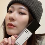 Chin-Lan Chang Instagram - #生活碎片 我們的A醇乳液真的很讚😍 公司同仁每個皮膚都更平滑穩定 A醇超多種 從原料端就開始把控 花很多時間在研發討論上 基本上 我覺得不是包覆型A醇的 真的先不用考慮了 很多A醇乳液都有矽靈 矽靈評價很兩極 我覺得那就像保養品中的勾芡 不透氣 用久容易有粉刺 沒矽靈的A醇不好調 我們A醇無矽靈之外 還加了胜肽✨ 如果說 沒有Fc會焦慮 其實我沒有LtA也會😆 再過一陣子還會有一個厲害的😏 分享給你們超美的漸層蘭花🩷🩵💛 每次拍攝就跟打仗一樣 一場美好的仗 需要跟美好的人一起打 那就是一件美好的事🫸🏻🫷🏻