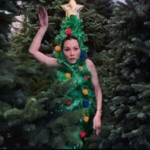 China Chow Instagram - NUTCRACKER or just NUT?
📱 @racewillard 💄 @pircillapae 🎄 @mariaarenabell 💃🏻 not @stephengalloway