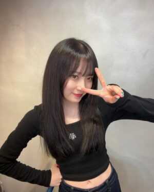 Chisaki Morito Instagram - ✨
　
　
そろそろ切りたい気もするけどまだロングも楽しみたいし、一生迷ってる、、、
　
　
　
#ヘアカラー 
#美容院 
#可愛い色
