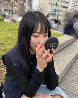 Chisaki Morito Instagram - *
 
　
この前お姉ちゃんとお出かけしたよん！
　
　　

　

　
手島さんからお誕生日プレゼントでいただいたミラー可愛い〜🌷
　
　
 
#ミラー 
#dior 
#📸 
#この前 
#お姉ちゃんとおでかけ 
#姉妹 
#安定のモザイク 
#バッグ全開