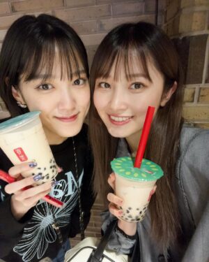 Chisaki Morito Instagram - 🧋
　
この前ついに一緒に#たぴチャージ することができました💕笑
　
記念にご報告です笑
　
　
タピオカ素人の私とは違って、写真の撮り方もさすがプロ！という感じでした！！！

　
#タピオカ #プロ #小関舞 ちゃん#さすが #ストローさす前がポイント #ゴンチャ