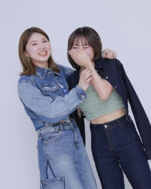 Chisaki Morito Instagram - お知らせ📢
　
　
先日行われたイベント、
たけちぃwith土谷 ～アロハなんつって春～ で販売されたグッズを5月10日(金)17:00より販売します！

　
　
会場に来られなかった方も記念にぜひゲットお願いします💘
　
　
　

https://www.elineupmall.com/c182/c2645
　
　
#たけちぃ #イベント #オフショット #大爆笑 #グッズ販売 #アロハなんつって春 #今日から 
#衣装 #デニム #2人とも同じところで買ってた #偶然 #すごくない ！？#笑笑