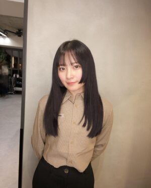 Chisaki Morito Instagram - 髪整えてきましたっ！
　
　
パープルです！姫カット残しです！

　
　
#もうバレてるけど 
#髪染めました 
#パープルカラー 
#暗髪 
#姫カット