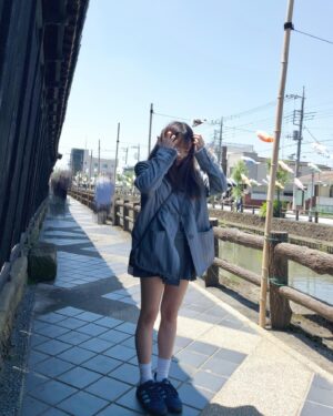Chisaki Morito Instagram - *
 
GWに地元（栃木県）でお出かけしたよ🌱
川沿いの建物とか造りがレトロっぽくて雰囲気良きでした！！！
　
　
　　
　
鯉のぼりたくさん！🎏
　
　
周辺のカフェも居心地が良さそうだったのでまた行きたいな〜💭
　
　
#3枚目 は謎の躍動感、、笑
　
　
　
#栃木県 #栃木市 #おさんぽ #お出かけ #栃木観光 #蔵の街 #tochigi #japan #ootd #ちさきふく #jacket #laguagem #shoes #adidas