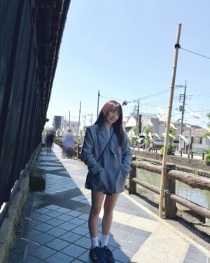 Chisaki Morito Instagram - *
 
GWに地元（栃木県）でお出かけしたよ🌱
川沿いの建物とか造りがレトロっぽくて雰囲気良きでした！！！
　
　
　　
　
鯉のぼりたくさん！🎏
　
　
周辺のカフェも居心地が良さそうだったのでまた行きたいな〜💭
　
　
#3枚目 は謎の躍動感、、笑
　
　
　
#栃木県 #栃木市 #おさんぽ #お出かけ #栃木観光 #蔵の街 #tochigi #japan #ootd #ちさきふく #jacket #laguagem #shoes #adidas