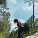 Chitrashi Rawat Instagram - I felt my lungs inflate with the onrush of scenery—air, mountains, trees, people. I thought, "This is what it is to be happy. -Sylvia Plath 🌻