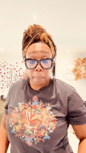 Chizzy Akudolu Instagram - I don’t know why people are always surprised that this isn’t my ‘real’ hair… 🤣

Colour by my fave @natashajohnlewisalon and T-shirt by the talented @myrtleandmary ❤️❤️

#sisterlocks #sisterlocs #locnation #locs #locstylesforwomen #locstyles #afrohair #sisterlocksjourney #afrohair #sisterlocksrock #colour #colouredlocs