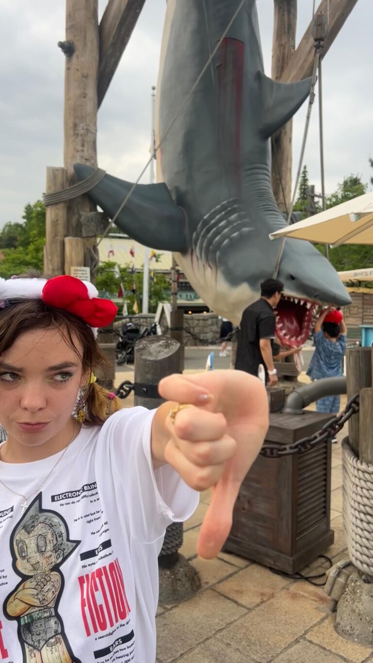 Chloé Hayden Instagram - POV: you take the autistic girl with the shark special interest to universal