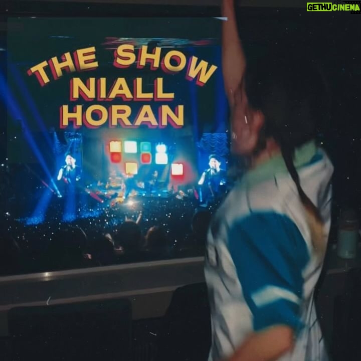 Chloé Hayden Instagram - In 2018 I travelled half way across the country and camped out in car parks and v e r y dodgy alley ways in order to see @niallhoran fqat his first solo tour (authors note: DO NOT DO THIS ‼️ the fact I’m still alive is boggling). It is very utterly surreal to now be seeing him in an arena, in a private box (??¿!!??) with my husband. There’s a lot of things in my life that past Chloé would never have dared to believe in her wildest dreams was possible; this wasn’t even on the list. It is not lost on me that I am living a life little fangirl Chloé didn’t even deem imaginable (and also have a husband who will dance, scream and sing One Direction songs with me) ((And there really is something oh so magical to me about being in the same industry I used to be (still am) a fangirl of) I can’t thank the team at Rod Laver and particularly @umusicau enough