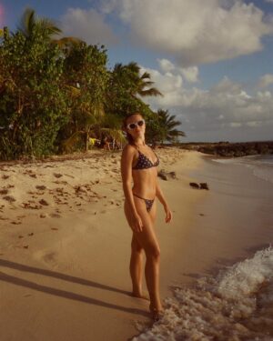 Chloé Jouannet Instagram - 🌎Holidays /ˈhɒlɪdeɪ,ˈhɒlɪdi/ : an extended period of leisure and recreation, especially one spent away from home or in travelling. 
(We did that)