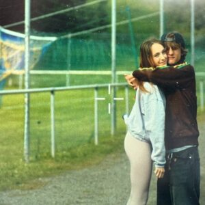 Chloé Jouannet Instagram - Tellement heureuse. Juste quelques photos du tournage qui me rendent très fière. Un immense merci à toute l’équipe. Merci Yoann, Maxime, Romain, Mathieu, Julia et toute l’équipe @nolitacinema . 🖤 @festivalpedhuez et merci Fred&Clément😘😘